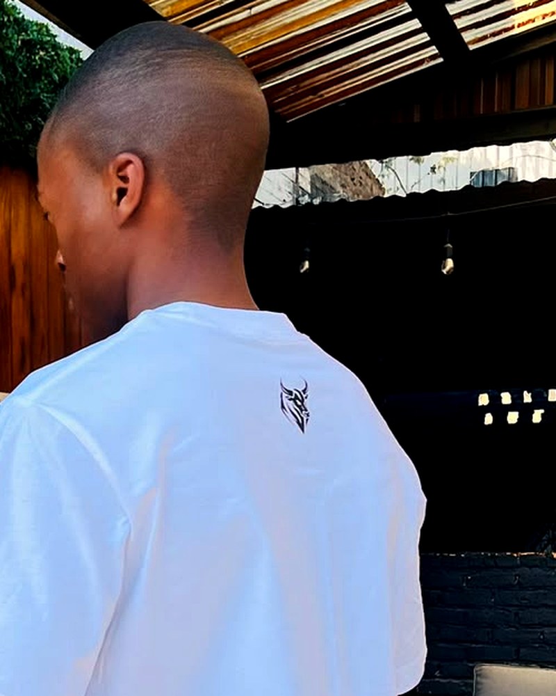 A Trade Edge member wearing the bull-logo T-shirt